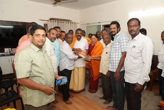 దసరా నవరాత్రులకు ఎమ్మెల్యేకు ఆహ్వానం