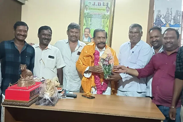మహేష్ బాబుకు కాకతీయ కళాబందు అవార్డు: స్నేహ యూత్ అసోసియేషన్ సత్కారం