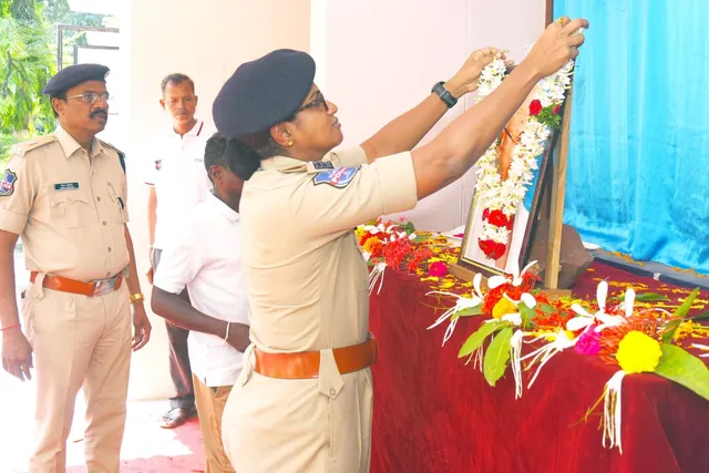 వరంగల్ పోలీస్ కమిషనరేట్‌లో గాంధీజీకి ఘన నివాళి