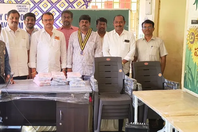 పాఠశాలకు పర్నిచర్ అందించిన రోటరీ క్లబ్ పాఠశాలకు పర్నిచర్ అందించిన రోటరీ క్లబ్