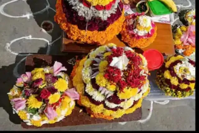 కాటారంలో అట్ల బతుకమ్మ సంబరాలు: మహిళల భక్తిశ్రద్ధలతో వేడుకలు