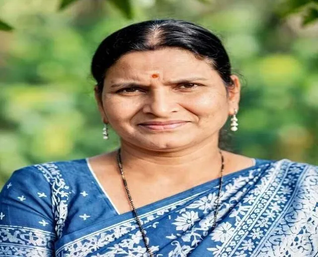 రోడ్డు ప్రమాదంలో ప్రభుత్వ టీచర్ మృతి