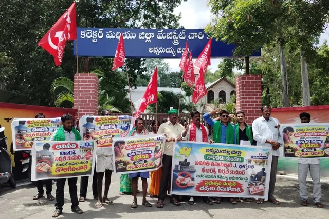వీఆర్వో నిర్మల్ కుమార్ నుసస్పెండ్ చేయాలని కలెక్టర్కు ఫిర్యాదు వీఆర్వో నిర్మల్ కుమార్ నుసస్పెండ్ చేయాలని కలెక్టర్కు ఫిర్యాదు