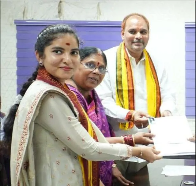 చిన్న శ్రీను కూతురు నామినేషన్‌పై వివాదం