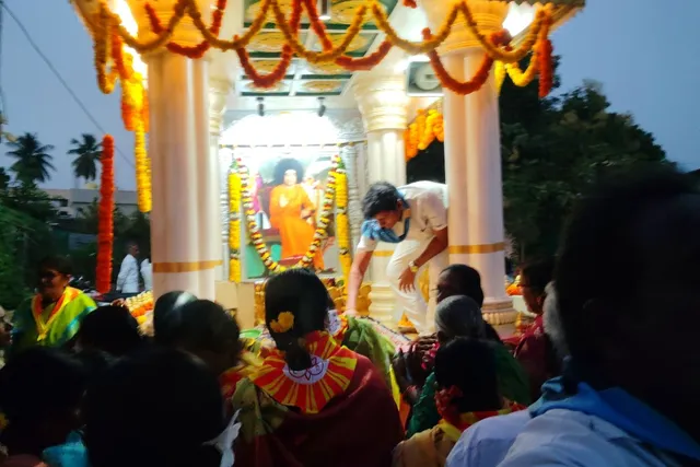 పెనుగొలనులో వైభవంగా శ్రీ సత్య సాయి రథయాత్ర
