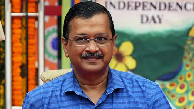 కేజ్రీవాల్ కుటుంబానికి ఎన్నికల సంఘం నోటీసులు