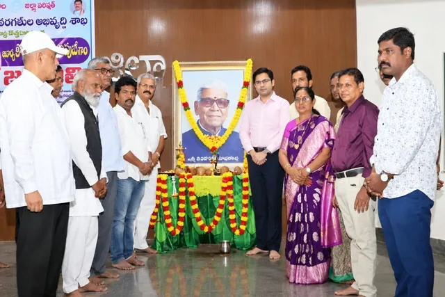 కలెక్టరేట్ లో కొండ లక్ష్మణ్ బాపూజీ 111వ జయంతి వేడుకలు