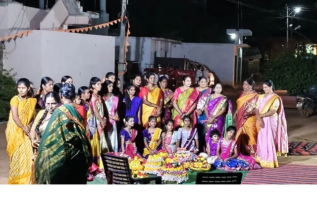 గురుజువాడలో ఘనంగా బతుకమ్మ సంబరాలు
