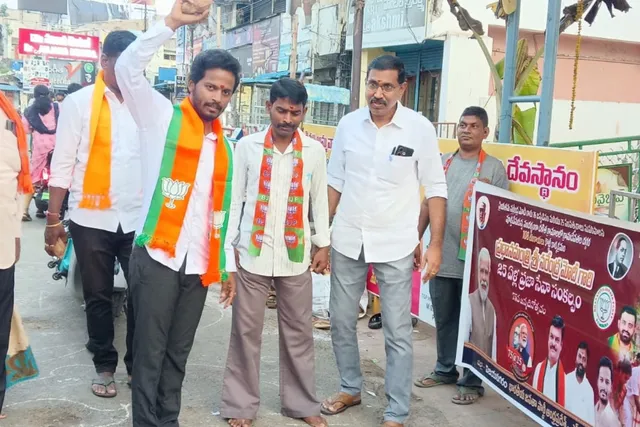 పైడితల్లి అమ్మవారి ఆలయంలో ప్రత్యేక పూజలు చేసిన బీజేపీ నేతలు