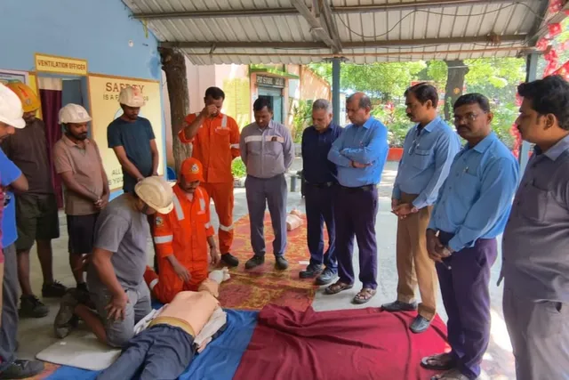 సింగరేణి ఉద్యోగులకు హ్యాండ్స్‌ ఆన్‌ సీపీఆర్‌ శిక్షణ