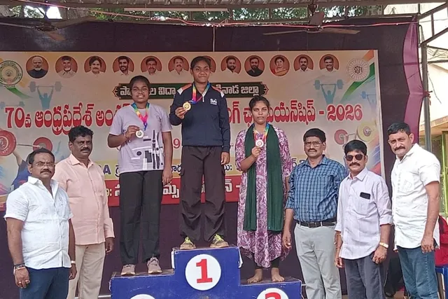రాష్ట్రస్థాయిక్రీడా పథకాల సాధించిన పెద్దవడుగూరు విద్యార్థులు