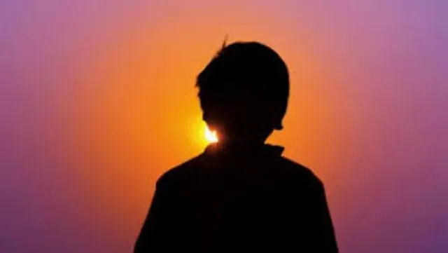 కన్నకొడుకును నేలకేసి కొట్టి, వేడి పెనంపై చేతులు కాల్చిన తండ్రి!