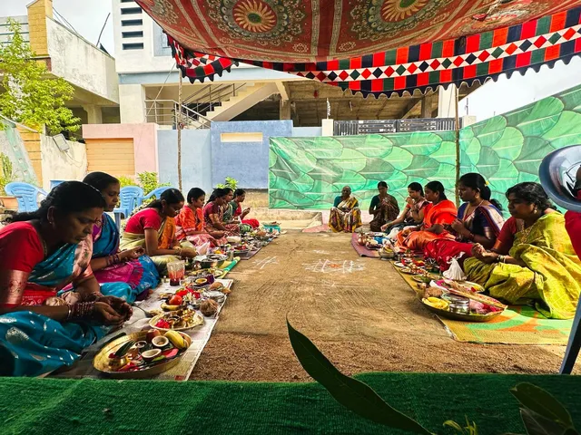 అయోధ్య కాలని రోడ్ నెంబర్ -2 లో ఘనంగా కుంకుమ పూజ