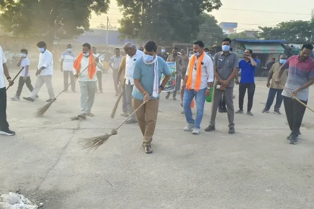 సిర్పూర్ ఎమ్మెల్యే హరీష్ బాబు చేతుల మీదుగా స్వచ్ఛతా కార్యక్రమం