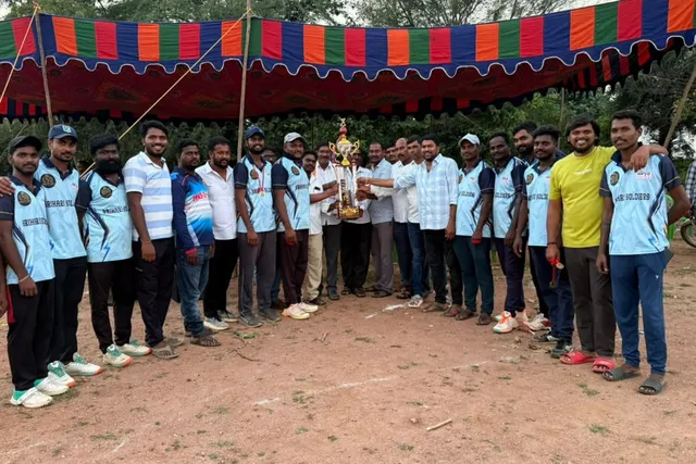పెగడపల్లి: ముగిసిన క్రికెట్ టోర్నమెంట్ పెగడపల్లి: ముగిసిన క్రికెట్ టోర్నమెంట్