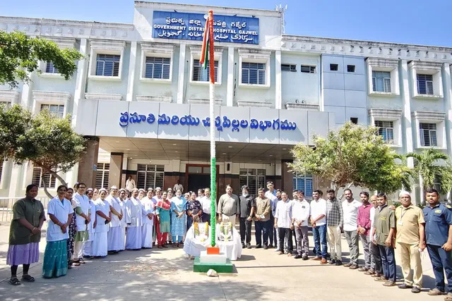 గజ్వేల్: ప్రభుత్వ జిల్లా ఆస్పత్రిలో జెండా ఆవిష్కరణ