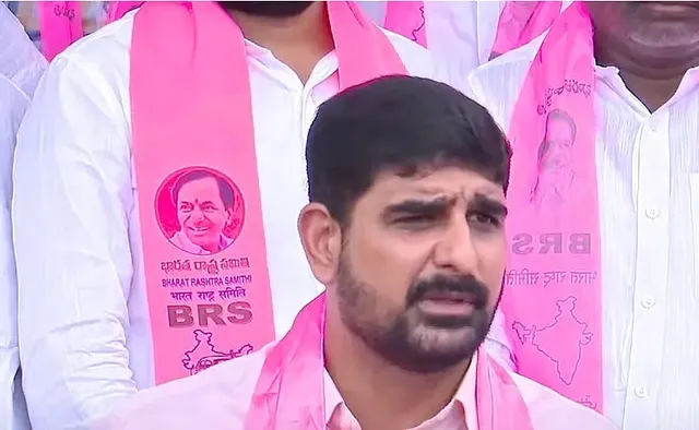 కొండారెడ్డిపల్లిలో కరెంట్ కోసం రైతులు రోడ్లెక్కుతున్నారు: కౌశిక్ రెడ్డి