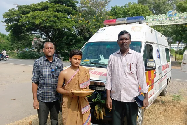 బోనకల్ నవదుర్గ ఆలయంలో అంబులెన్స్‌లకు ఘనంగా పూజలు