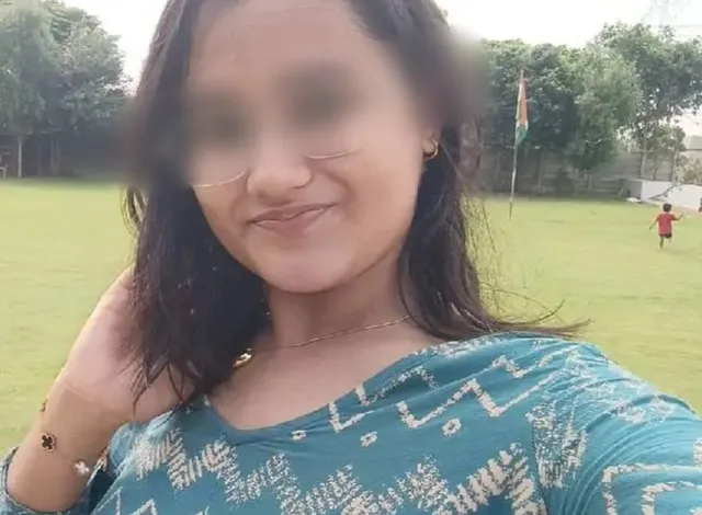 ఒత్తిడి తట్టుకోలేక విద్యార్థిని సూసైడ్
