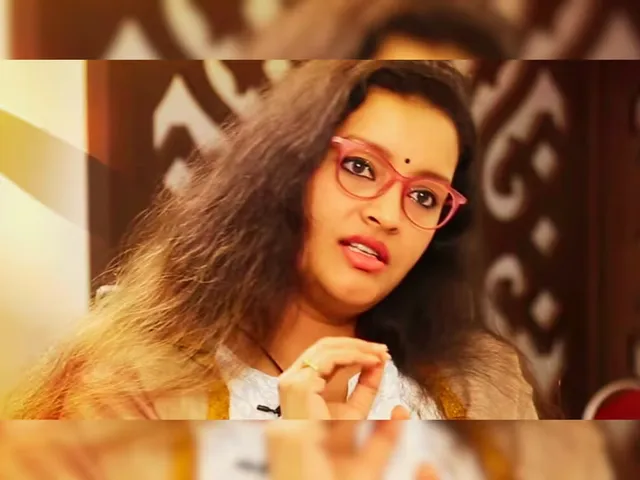 వినాయక నిమజ్జనాలపై నటి రేణు దేశాయ్ ఘాటు వ్యాఖ్యలు