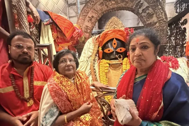 కాళికాదేవి అమ్మవారి ఆలయంలో  పురందేశ్వరి ప్రత్యేక పూజలు.