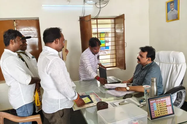 పీజీఆర్‌ఎస్‌ సమస్యలపై తహసీల్దార్‌ ప్రత్యేక దృష్టి, పరిష్కారానికి చర్యలు