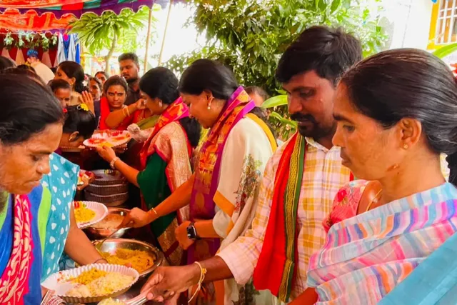 మహా అన్నదాన కార్యక్రమాన్ని ప్రారంభించిన మాజీ ఎంపీ కవిత