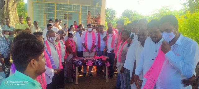 వివిధ పార్టీ నాయకులు టిఆర్ఎస్ పార్టీలో చేరిక