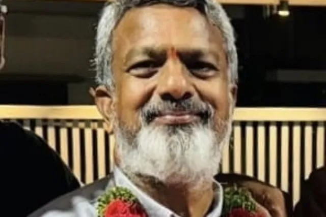 షటిల్ ఆడుతుండగా కుప్ప కూలిపోయి మృతి