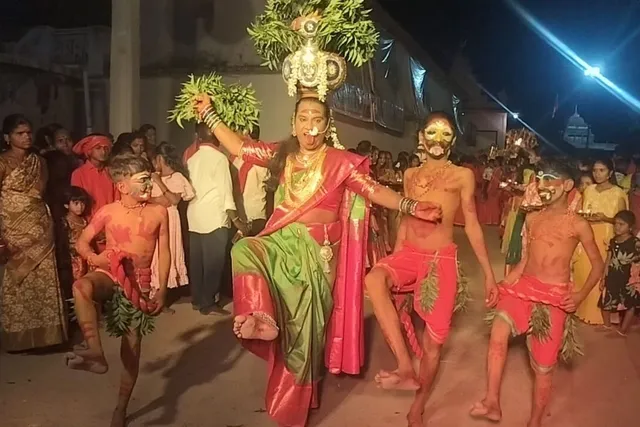 గోవిందపల్లి గ్రామంలో ఘనంగా దేవి శరన్నవరాత్రి ఉత్సవాలు గోవిందపల్లి గ్రామంలో ఘనంగా దేవి శరన్నవరాత్రి ఉత్సవాలు