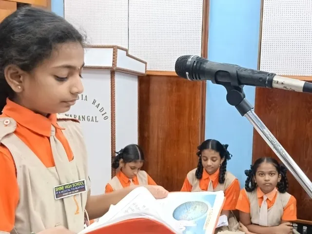ఆకాశవాణిలో షైన్ పాఠశాల విద్యార్థుల ప్రతిభ ప్రదర్శన