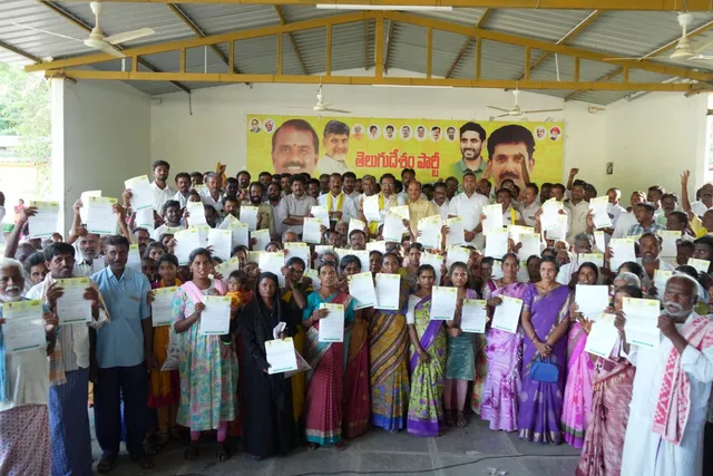 సీఎం సహాయ నిధి చెక్కుల పంపిణీ: ఎమ్మెల్యే ఎంఎస్ రాజు చేతుల మీదుగా 192 మందికి లబ్ధి సీఎం సహాయ నిధి చెక్కుల పంపిణీ: ఎమ్మెల్యే ఎంఎస్ రాజు చేతుల మీదుగా 192 మందికి లబ్ధి