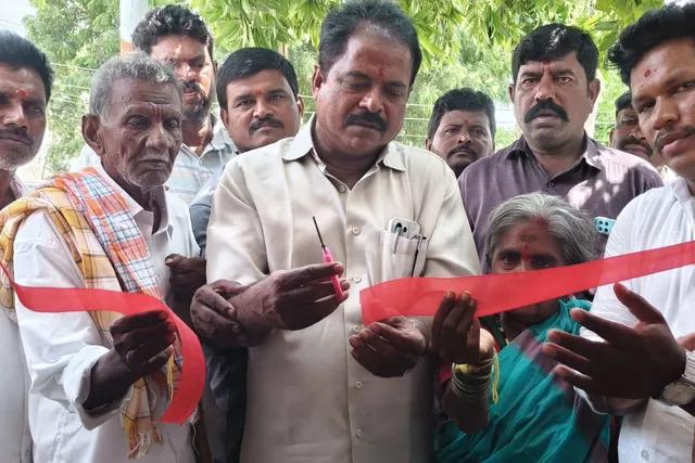 ఇందిరమ్మ ఇళ్ల పథకం ద్వారా పేదల సొంతింటి కల సాకారమవుతోంది ..  శ్రీనివాస్