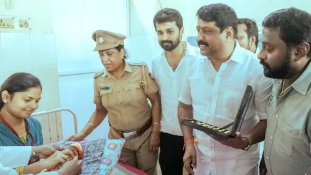 பிரதமர் பிறந்தநாள்: பாஜக சார்பில் குழந்தைகளுக்கு தங்க மோதிரம் பரிசளிப்பு பிரதமர் பிறந்தநாள்: பாஜக சார்பில் குழந்தைகளுக்கு தங்க மோதிரம் பரிசளிப்பு