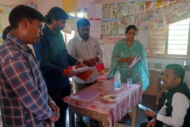 పోలింగ్ కేంద్రాల్లో మౌలిక వసతులు: రోల్ అబ్జర్వర్ సూచనలు
