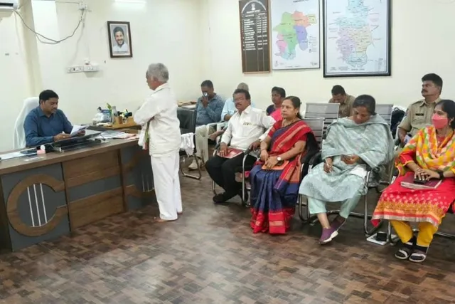 ఎల్లారెడ్డి ప్రజావాణి: 3 ఫిర్యాదులపై ఆర్డీఓ స్పందన