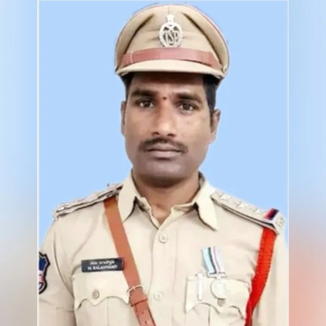 పెళ్లి పేరుతో మోసం చేశాడని.. డీఐ బాలస్వామిపై మహిళ ఫిర్యాదు