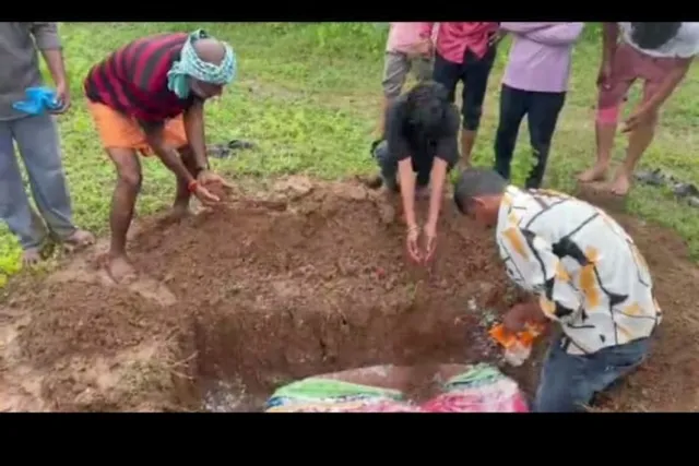 పెంపుడు కుక్కకు అంత్యక్రియలు