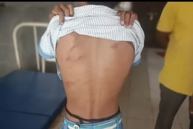 విద్యార్థిని చితకబాదిన టీచర్