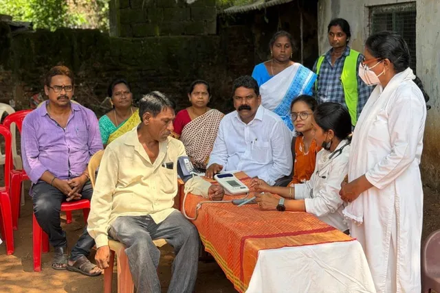 కొత్తగూడెం: సీజనల్ వ్యాధుల నివారణకు ఉచిత హెల్త్ క్యాంప్
