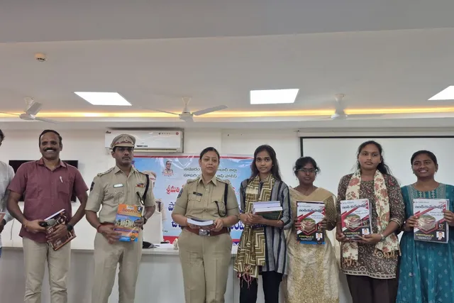 పోలీస్ అభ్యర్థులకు ఉచిత శిక్షణ, స్టడీ మెటీరియల్ పంపిణీ
