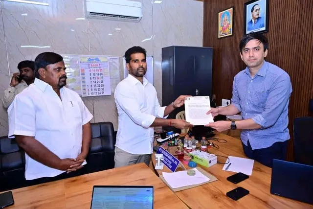 చిత్తూరు కలెక్టర్‌కు వైఎస్సార్‌సీపీ నేతల ఫిర్యాదు