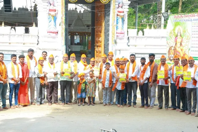 చొప్పదండి: రావణాసుర వధ కార్యక్రమ కరపత్రం ఆవిష్కరణ