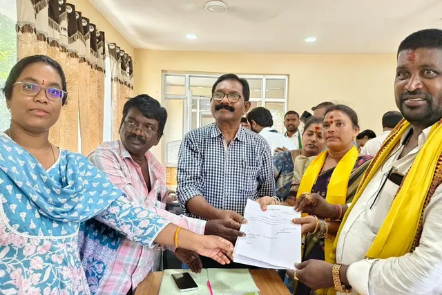 ఎలమంచిలి 27వ వార్డ్ కౌన్సిలర్ అభ్యర్థిగా బొద్దపు లలిత నామినేషన్