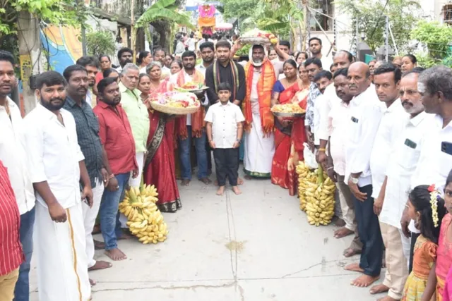 తుమ్మలగుంట బ్రహ్మోత్సవాలకు సారె సమర్పించిన భక్తులు