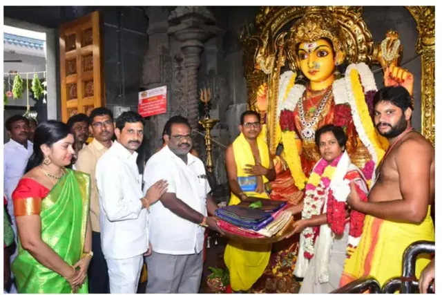 నూకాలమ్మ తల్లికి పది పట్టు చీరలు సమర్పించిన కలెక్టర్