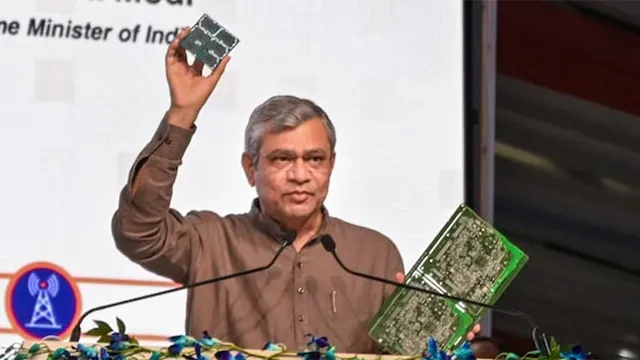 மொபைல் உற்பத்தி மூலமாக ரூ.3.25 லட்சம் கோடி வரி வருவாய்