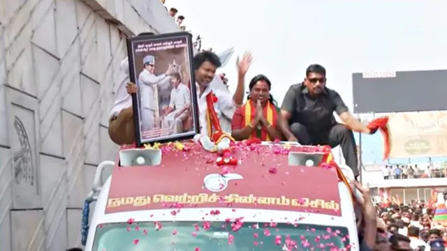 விஜய்க்கு கிரீடம் அணிவித்த MGR.. தொண்டர் அளித்த பரிசு