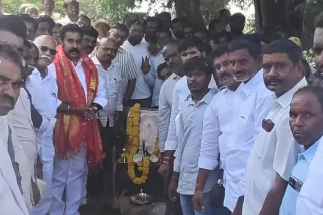 మట్లివారిపల్లిలో రూ. 10 లక్షలతో సీసీ రోడ్డు పనులకు శ్రీకారం