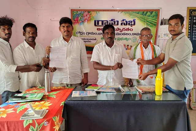 బోర్లం డబుల్ బెడ్రూమ్ స్థలాల కేటాయింపులో అక్రమాలపై బిఆర్ఎస్ నిరసన బోర్లం డబుల్ బెడ్రూమ్ స్థలాల కేటాయింపులో అక్రమాలపై బిఆర్ఎస్ నిరసన
